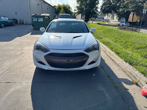 Used 2016 Hyundai Genesis Coupe 3.8 RWD image 5