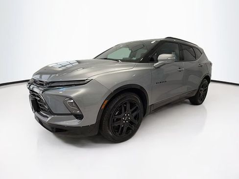 Used 2025 Chevrolet Blazer RS w/ Driver Confidence II Package AWD/4WD image 3