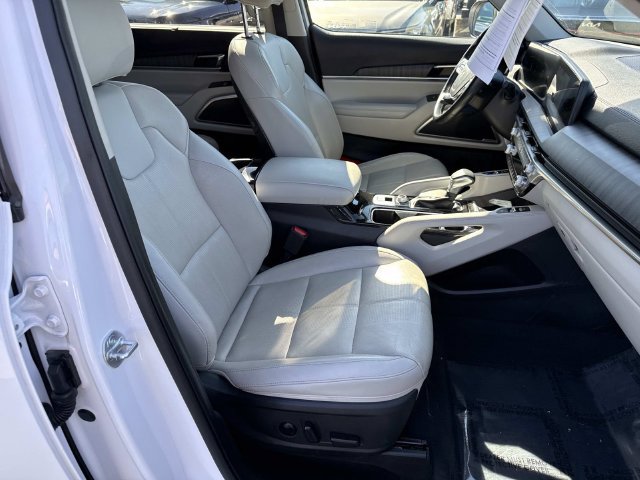 Used 2024 Kia Telluride EX w/ EX Captain's Chair Package AWD/4WD image 9