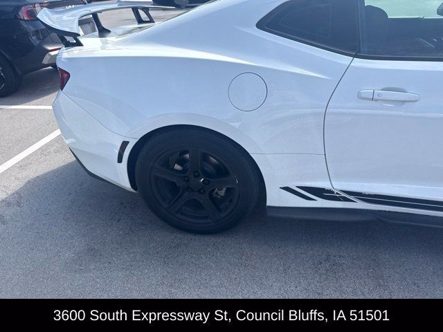 Used 2017 Chevrolet Camaro LT RWD image 10