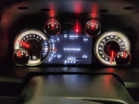 Used 2018 RAM 1500 Big Horn RWD image 23
