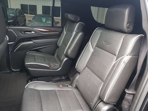 Used 2023 Cadillac Escalade ESV Premium Luxury image 32