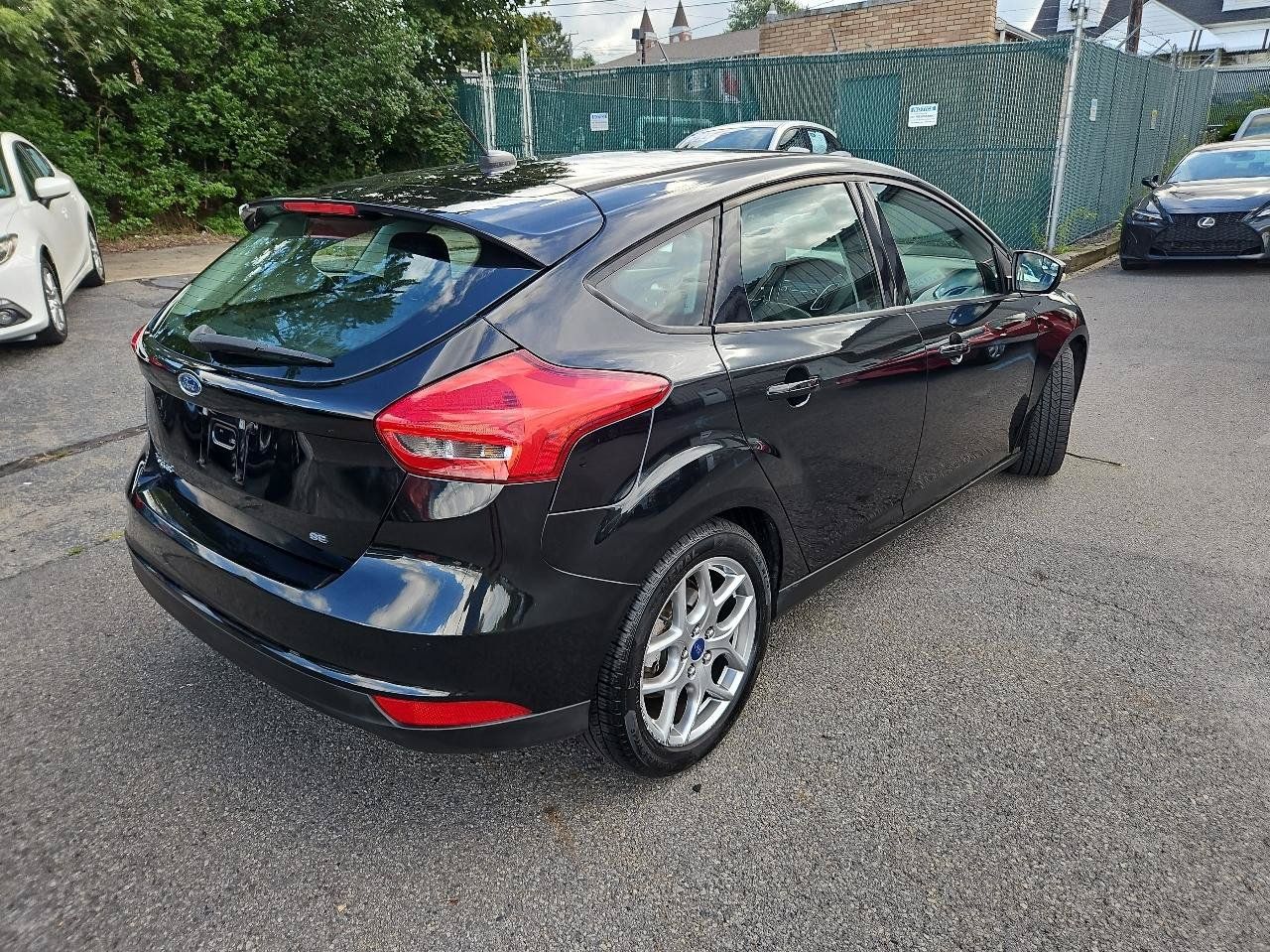 Used 2015 Ford Focus SE w/ Equipment Group 201A FWD image 3