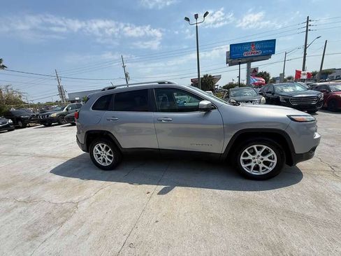 Used 2014 Jeep Cherokee Latitude w/ Cold Weather Group AWD/4WD image 3