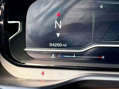 Used 2023 GMC Yukon XL Denali image 16