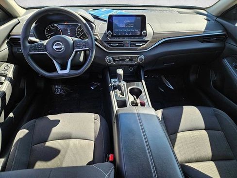 Used 2024 Nissan Altima 2.5 SV image 16