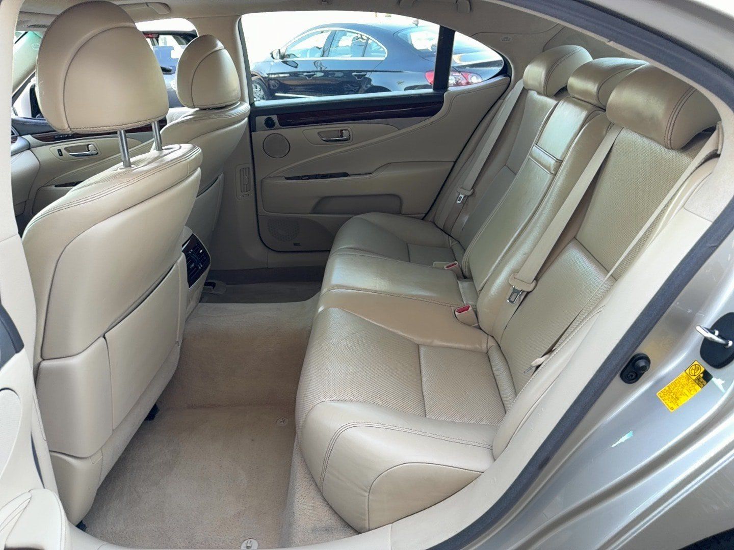 Used 2013 Lexus LS 460 L w/ All-Weather Pkg RWD image 18