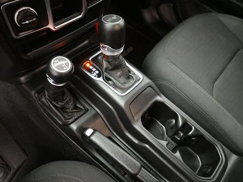 Used 2022 Jeep Wrangler Sport AWD/4WD image 21