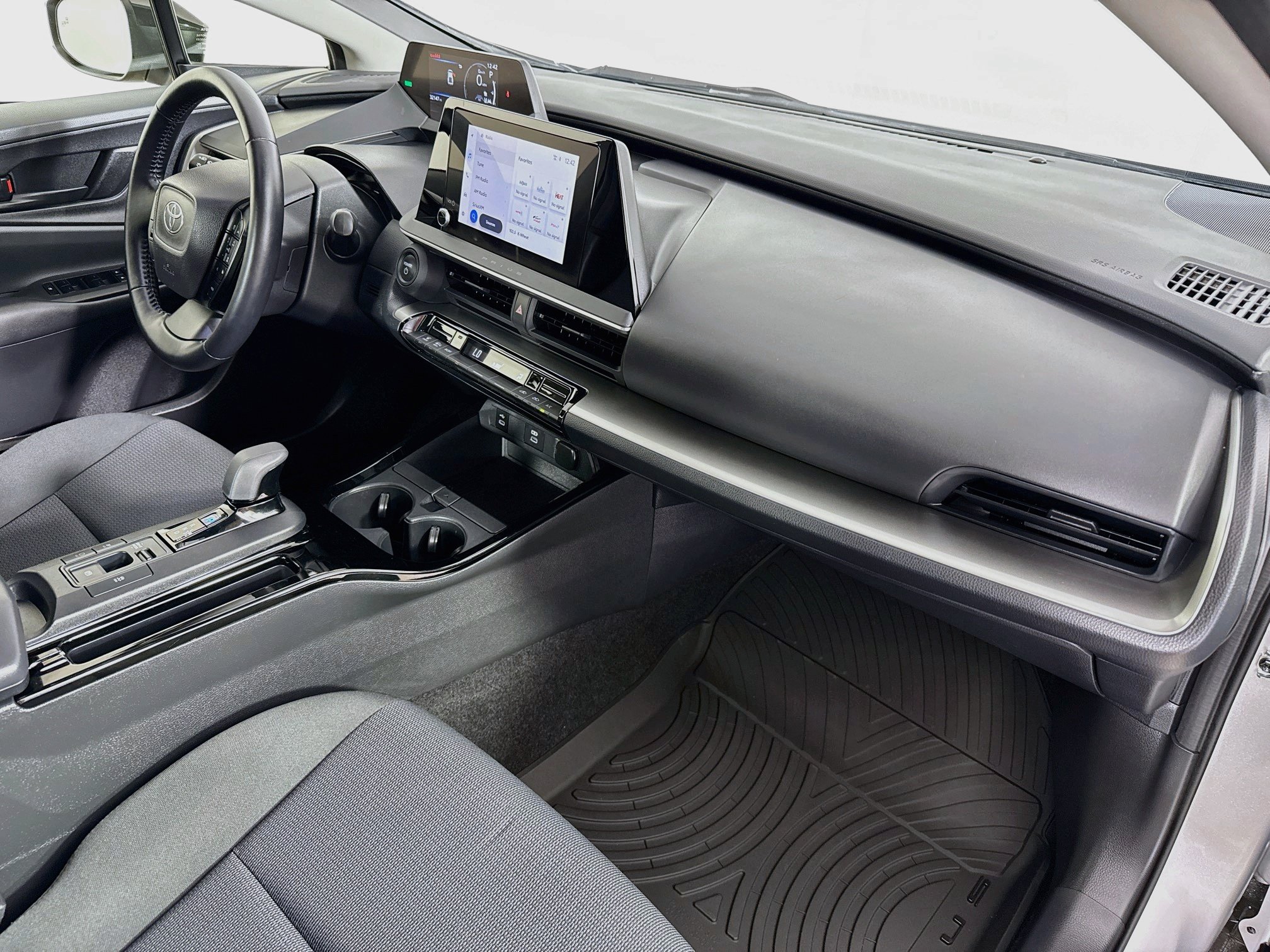 Certified 2025 Toyota Prius LE FWD image 29