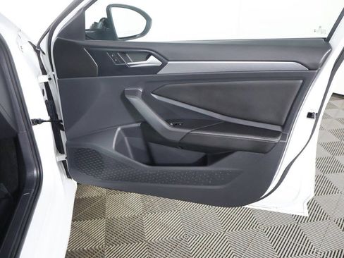 Used 2023 Volkswagen Jetta SE w/ Panoramic Sunroof Package image 22