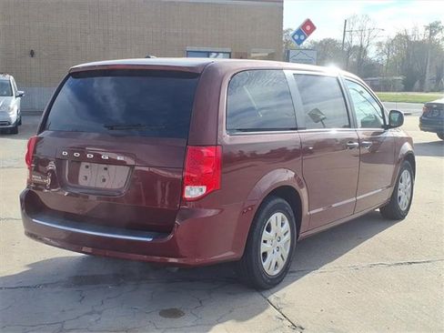 Used 2019 Dodge Grand Caravan SE w/ UConnect Hands-Free Group image 27