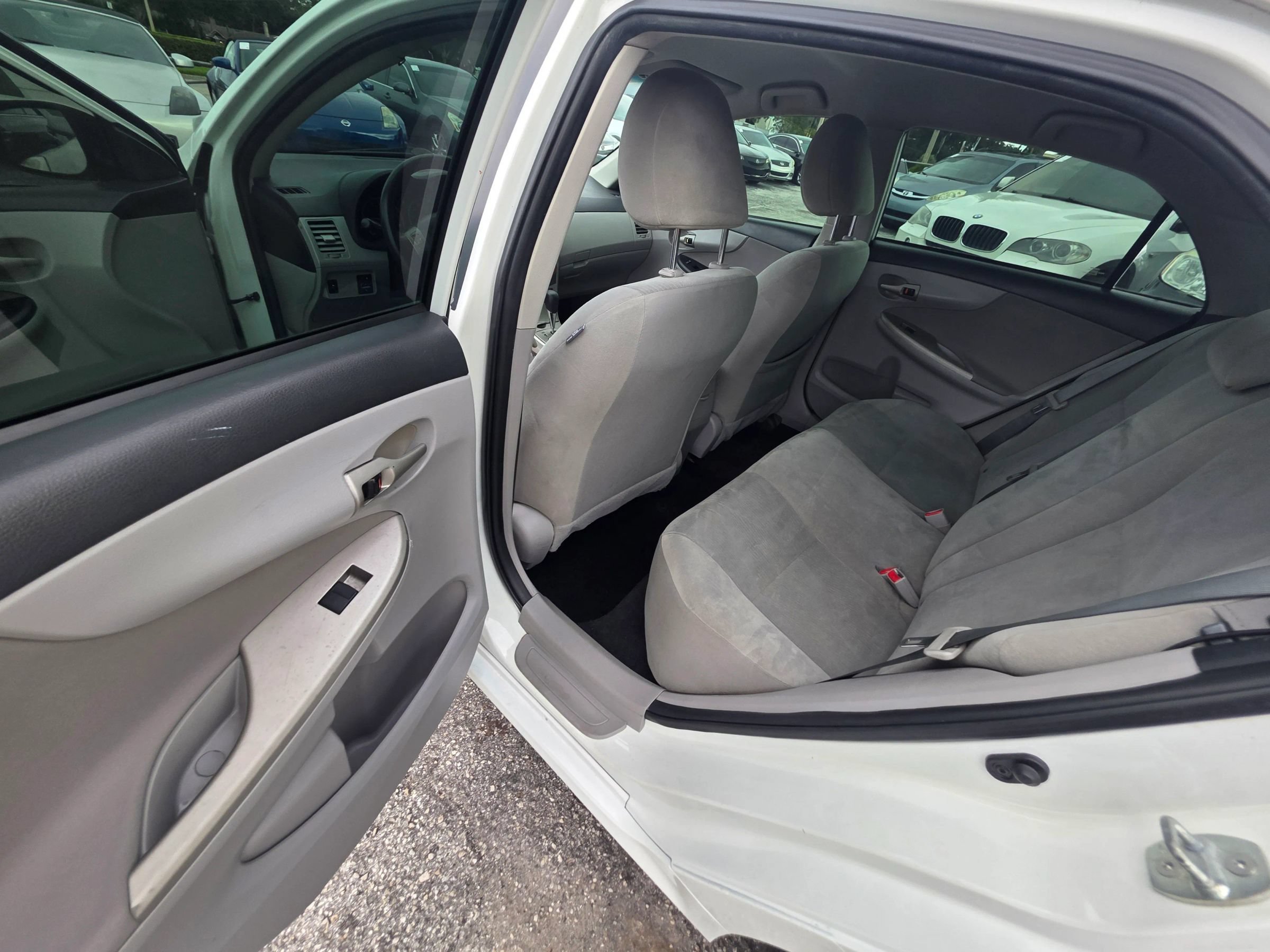 Used 2013 Toyota Corolla LE FWD image 13