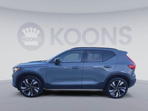 Used 2023 Volvo XC40 B5 Plus w/ Climate Package AWD/4WD image 2