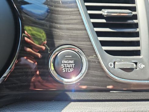 Used 2020 Kia Sedona SX FWD image 29