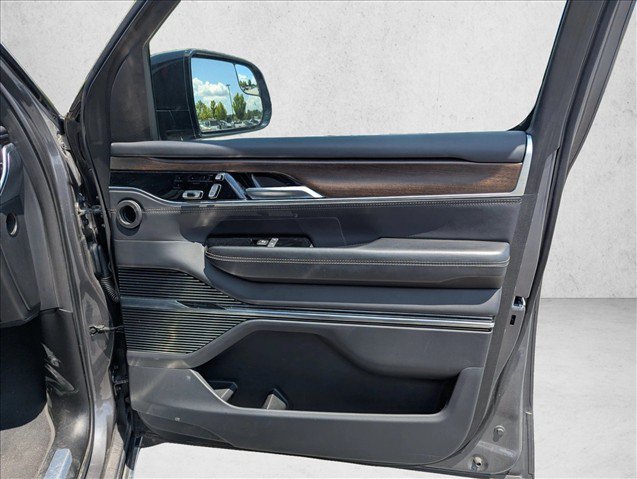 Used 2023 Jeep Grand Wagoneer L Series II AWD/4WD image 27