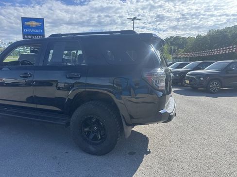 Used 2018 Toyota 4Runner TRD Off-Road Premium AWD/4WD image 8