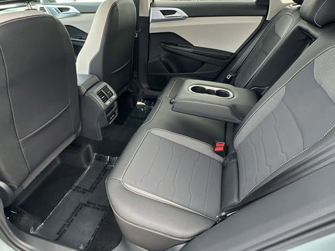 New 2026 Volkswagen Taos SE image 24