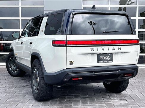 Used 2025 Rivian R1S Premium image 12