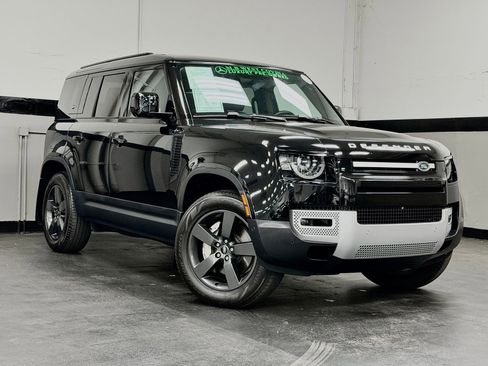 Used 2023 Land Rover Defender 110 SE AWD/4WD image 2