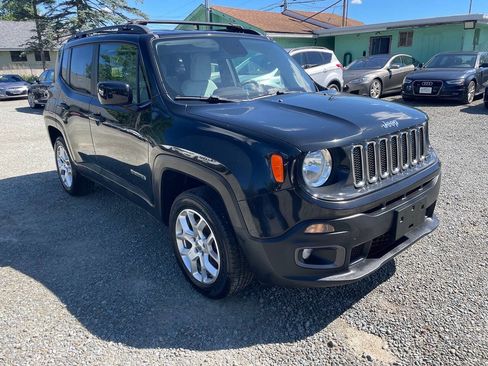 Used 2015 Jeep Renegade Latitude AWD/4WD image 4