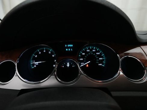 Used 2010 Buick Enclave CXL image 2