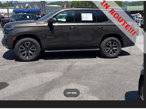 Used 2021 Chevrolet Tahoe Z71 w/ Luxury Package AWD/4WD image 2