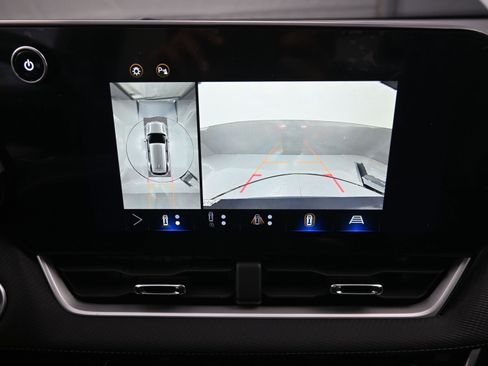 Used 2025 Chevrolet Equinox LT w/ Safety and Technology Package image 16