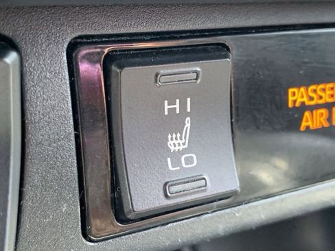 Used 2019 Toyota RAV4 XLE w/ Convenience Package image 28