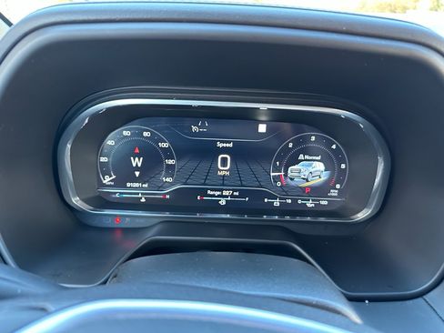 Used 2023 GMC Yukon SLT w/ SLT Premium Package image 20