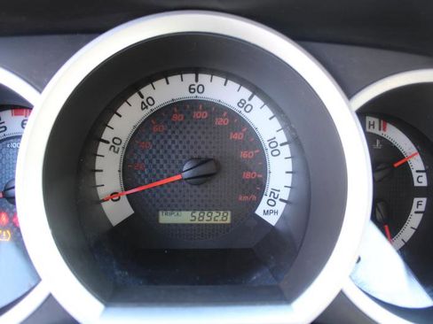 Used 2015 Toyota Tacoma PreRunner w/ SR5 Package image 10