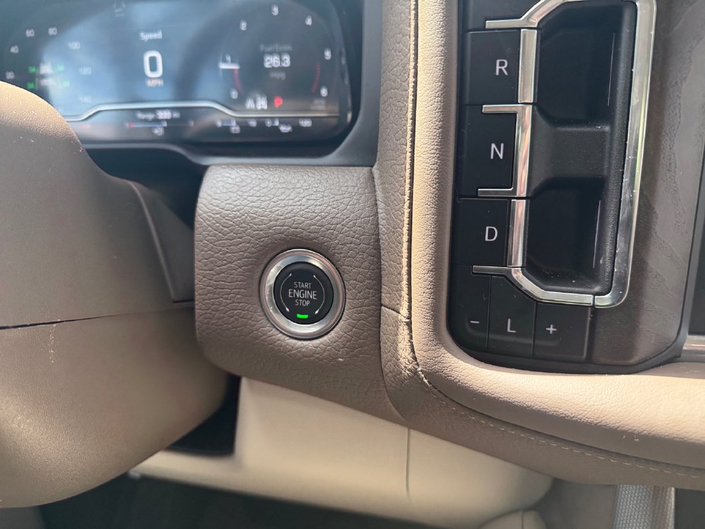 Used 2024 GMC Yukon Denali w/ Advanced Technology Package AWD/4WD image 24
