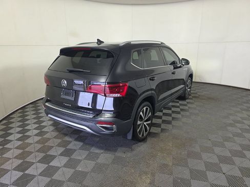 Used 2024 Volkswagen Taos SE FWD image 4