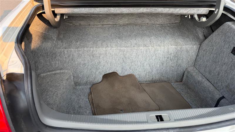 Used 2003 Lincoln Town Car Executive RWD image 7