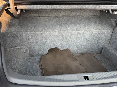 Used 2003 Lincoln Town Car Executive RWD image 7