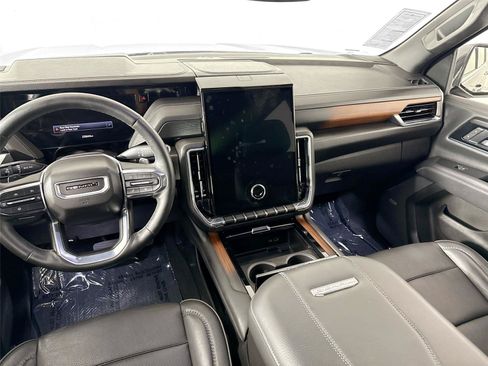 Used 2025 GMC Yukon Denali AWD/4WD image 33