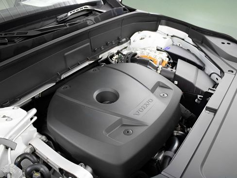 New 2025 Volvo XC90 T8 Plus w/ Protection Package Premier image 12