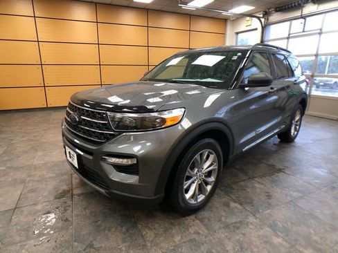Certified 2023 Ford Explorer XLT w/ Equipment Group 202A AWD/4WD image 3