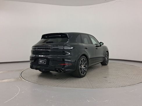 Certified 2025 Porsche Cayenne GTS image 7