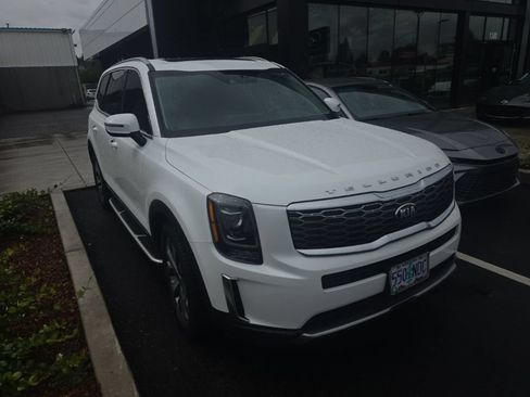 Used 2020 Kia Telluride S FWD image 1