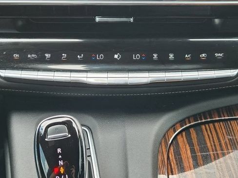 Used 2023 Cadillac Escalade Premium Luxury RWD image 17