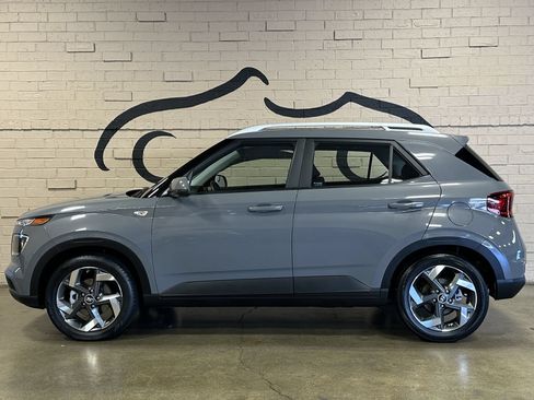 Used 2022 Hyundai Venue SEL w/ Cargo Package FWD image 8