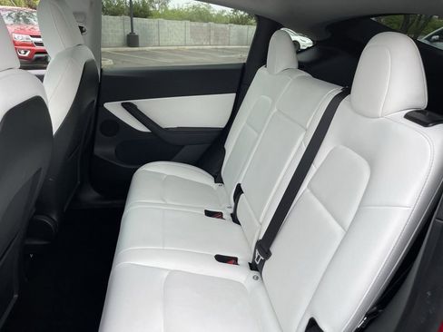 Used 2022 Tesla Model Y Long Range AWD/4WD image 17