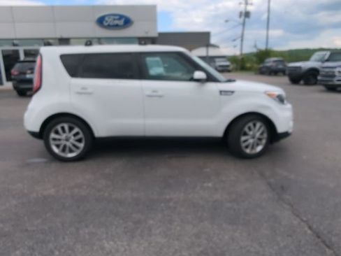 Used 2017 Kia Soul + FWD image 28