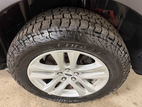 Used 2019 Ford Explorer XLT w/ Equipment Group 201A AWD/4WD image 8
