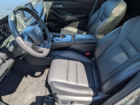 Used 2025 Nissan Rogue SV w/ SV Premium Package FWD image 11