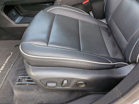 Used 2024 GMC Acadia Denali image 22