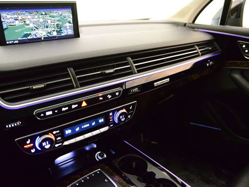 Used 2018 Audi Q7 3.0T Prestige image 30