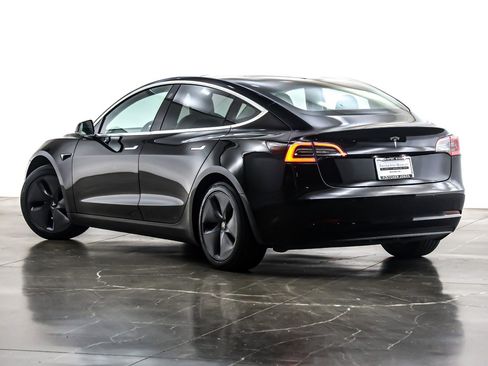 Used 2020 Tesla Model 3 Standard Range Plus image 11