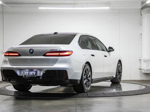 Used 2025 BMW i7 xDrive60 image 6