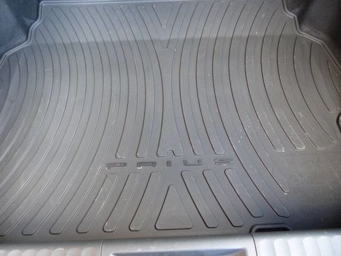 Used 2024 Toyota Prius LE FWD image 27